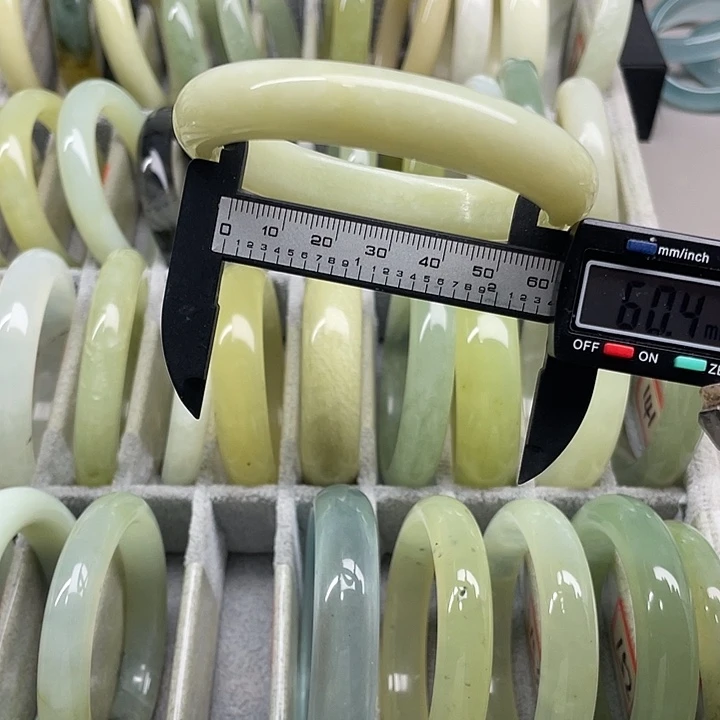 蛇纹石玉未镶嵌手镯156