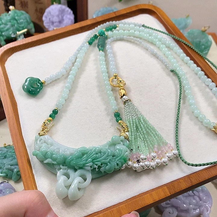翡翠未镶嵌颈饰翡翠吊坠