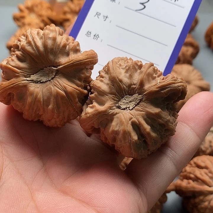 3***6吊坠桃核白狮子头