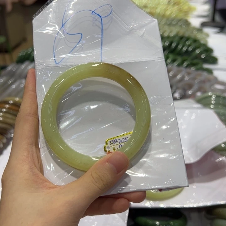 子***青未镶嵌手镯和田玉