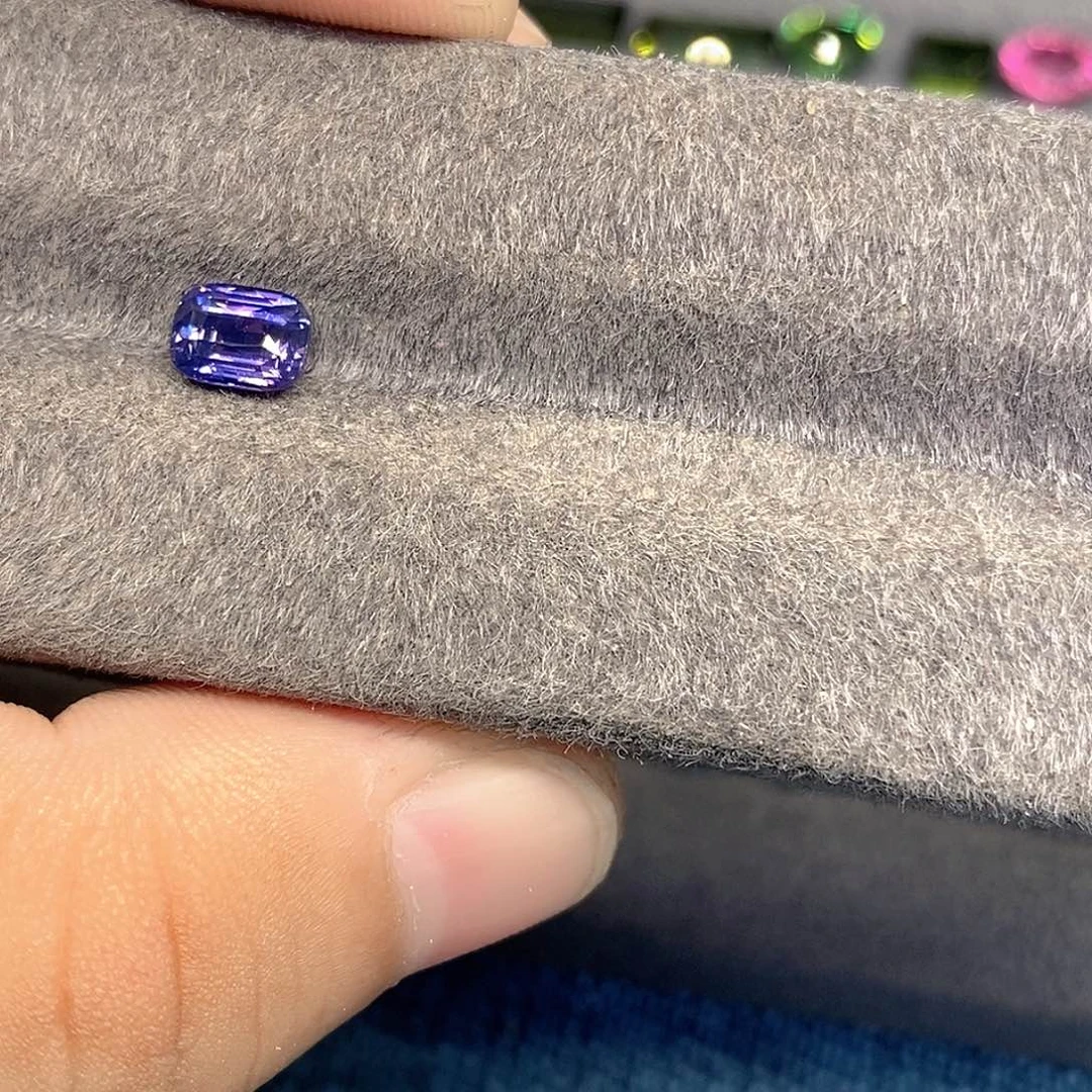 蓝宝石裸石彩色蓝宝石