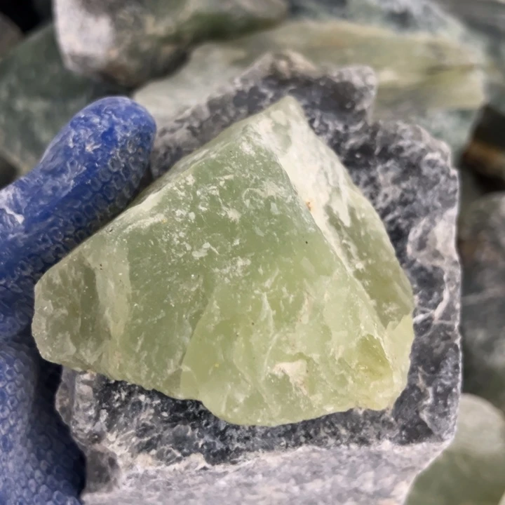 岫玉未镶嵌珠宝奇石