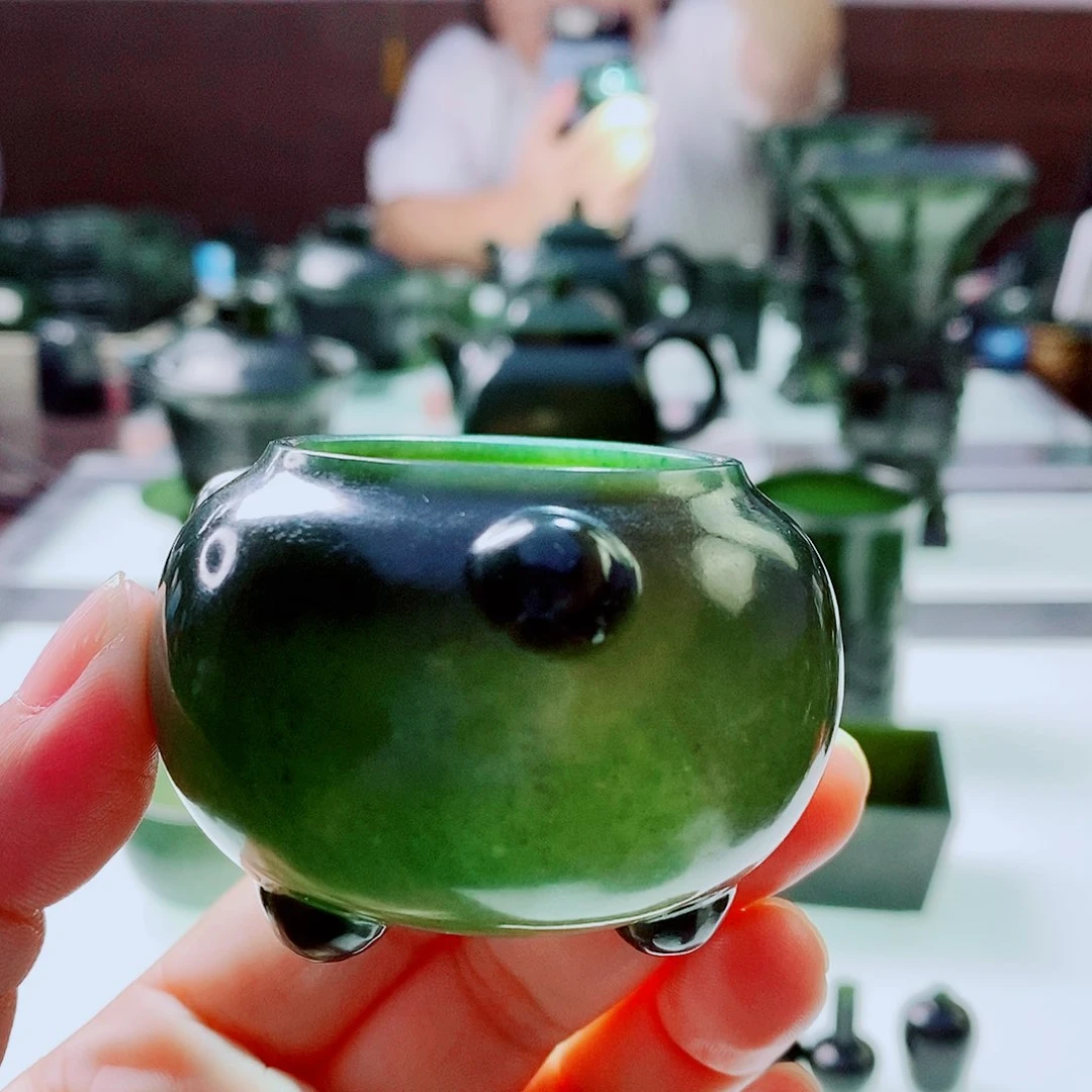 未镶嵌和田玉（青玉）摆件