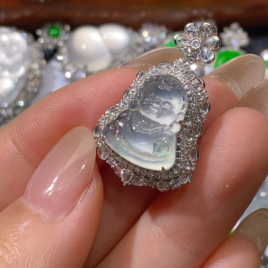 翡翠18K金镶嵌颈饰宝宝佛