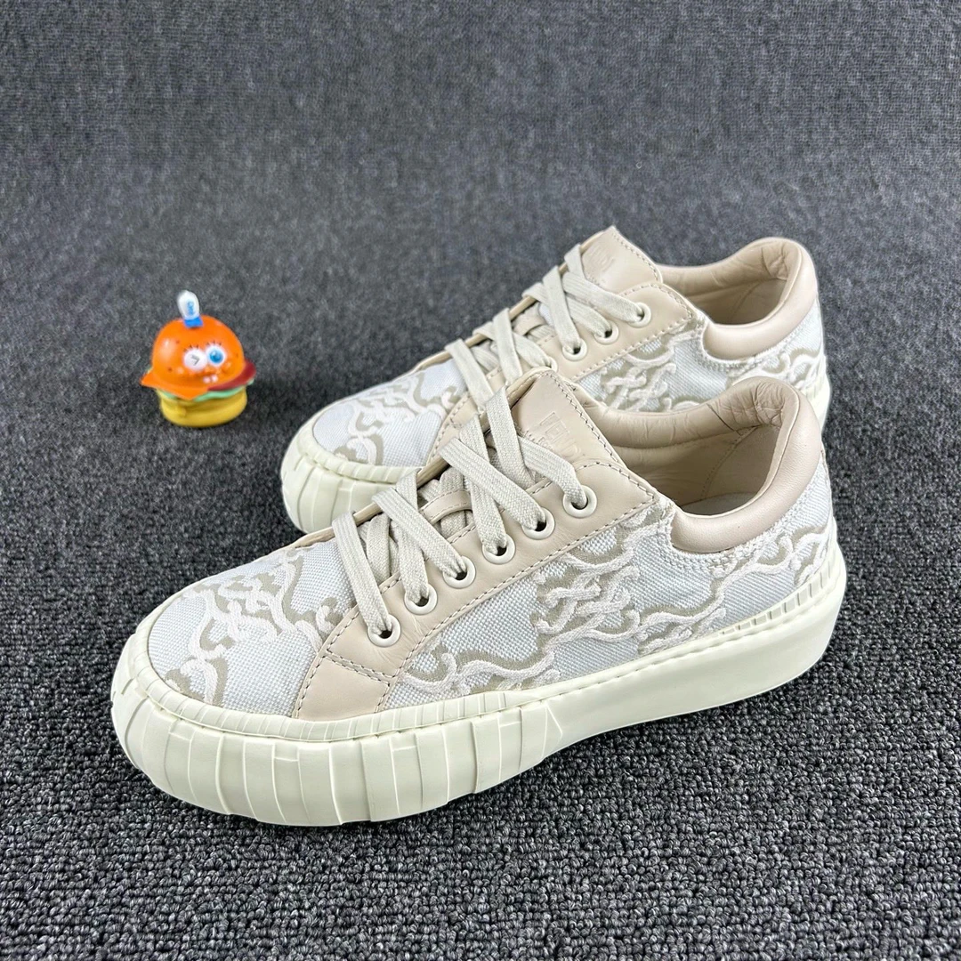 99新 FENDI/芬迪 米色老花板鞋36码 米色时尚耐看 HB4221