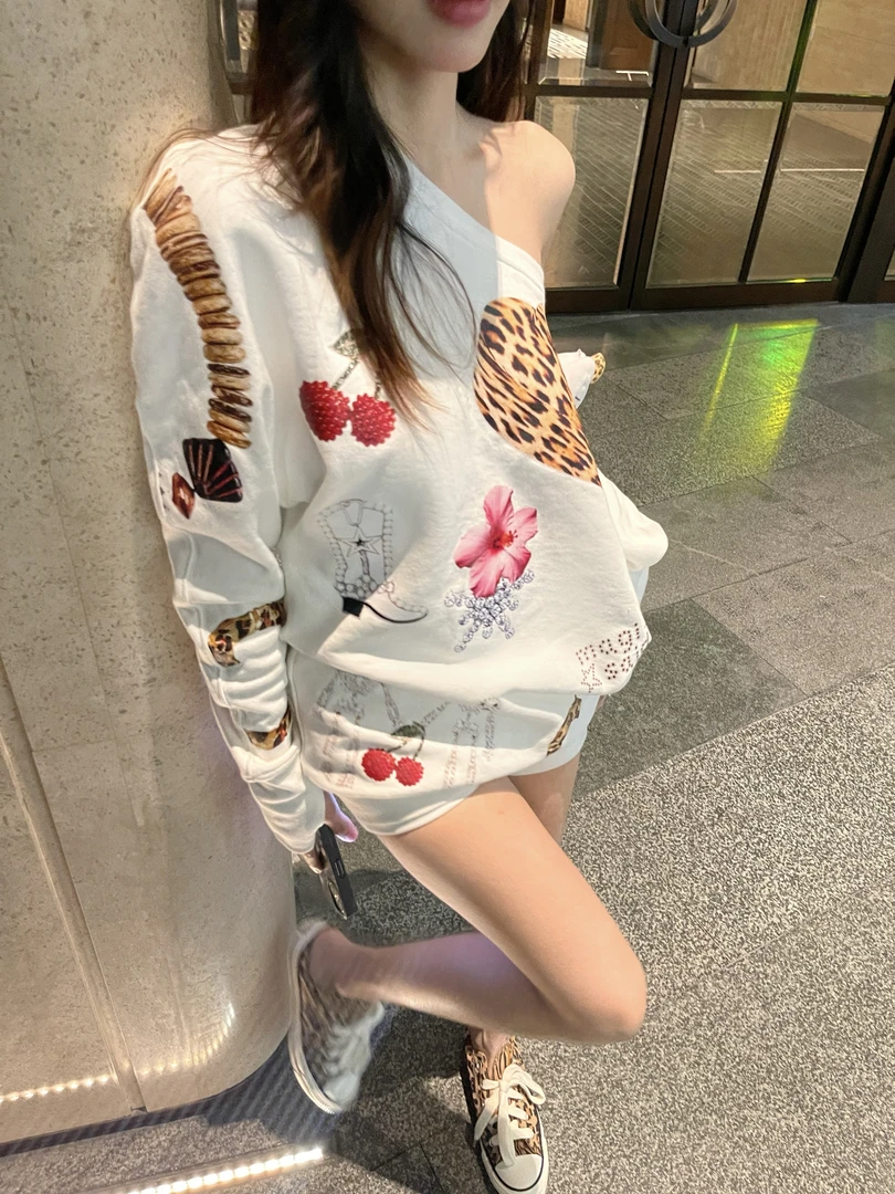 Run菲菲 斜肩卫衣女印花设计款一字肩斜肩不对称堆叠卫衣女