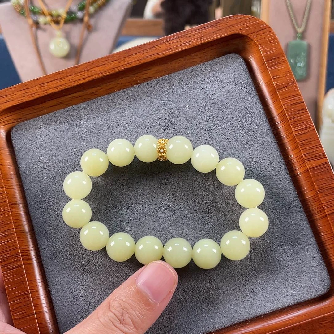 和田玉未镶嵌手串