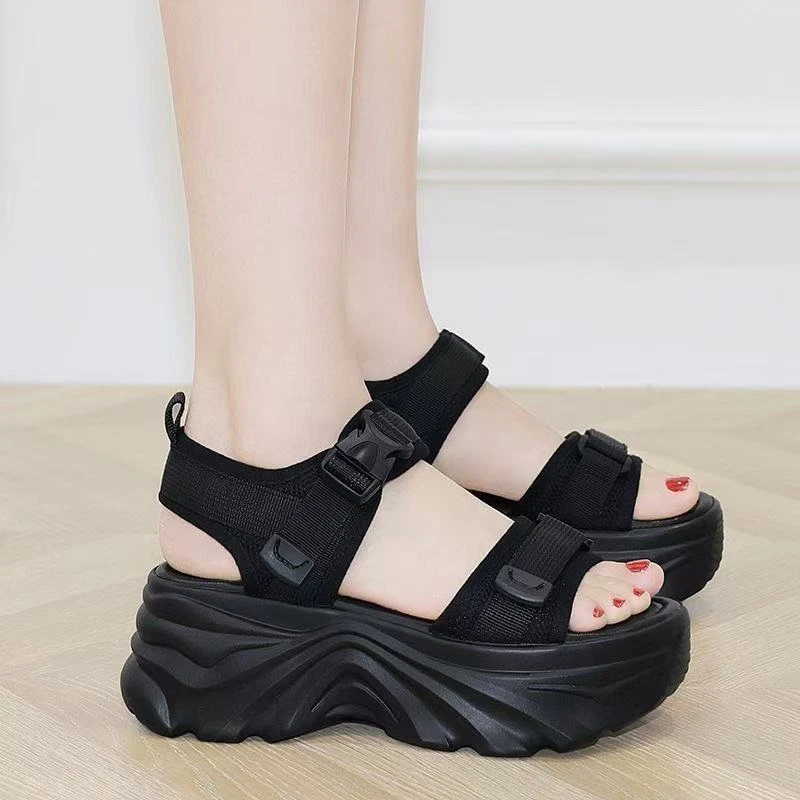 网红老爹凉鞋女外穿2025夏季新款百搭软底防滑厚底松糕运动沙滩鞋