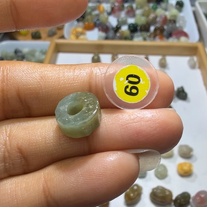 和田玉未镶嵌珠宝奇石