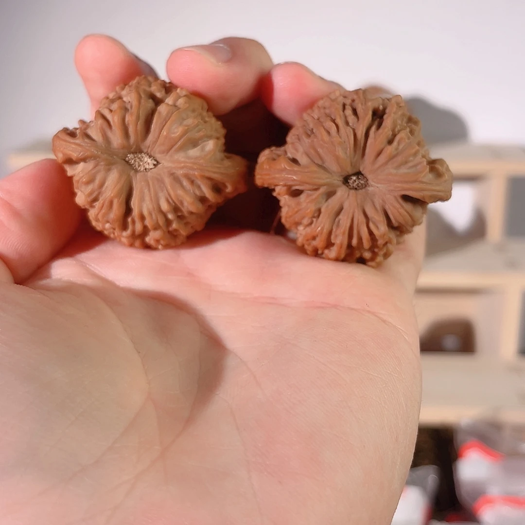 勇***心文玩核桃吊坠42酒杯底南疆石