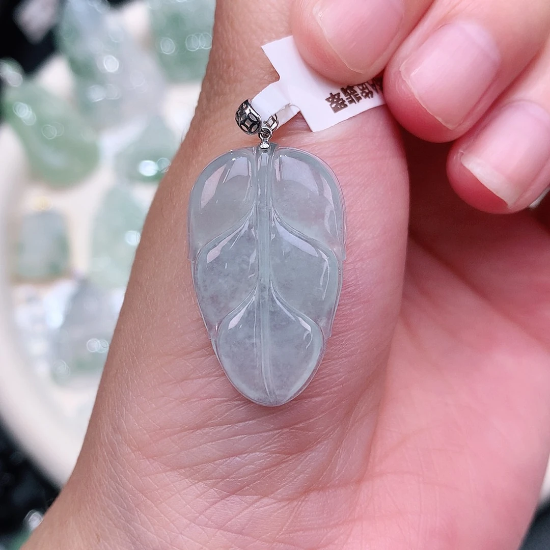 翡翠18K金镶嵌颈饰冰胶叶28.5、17.6、3.3