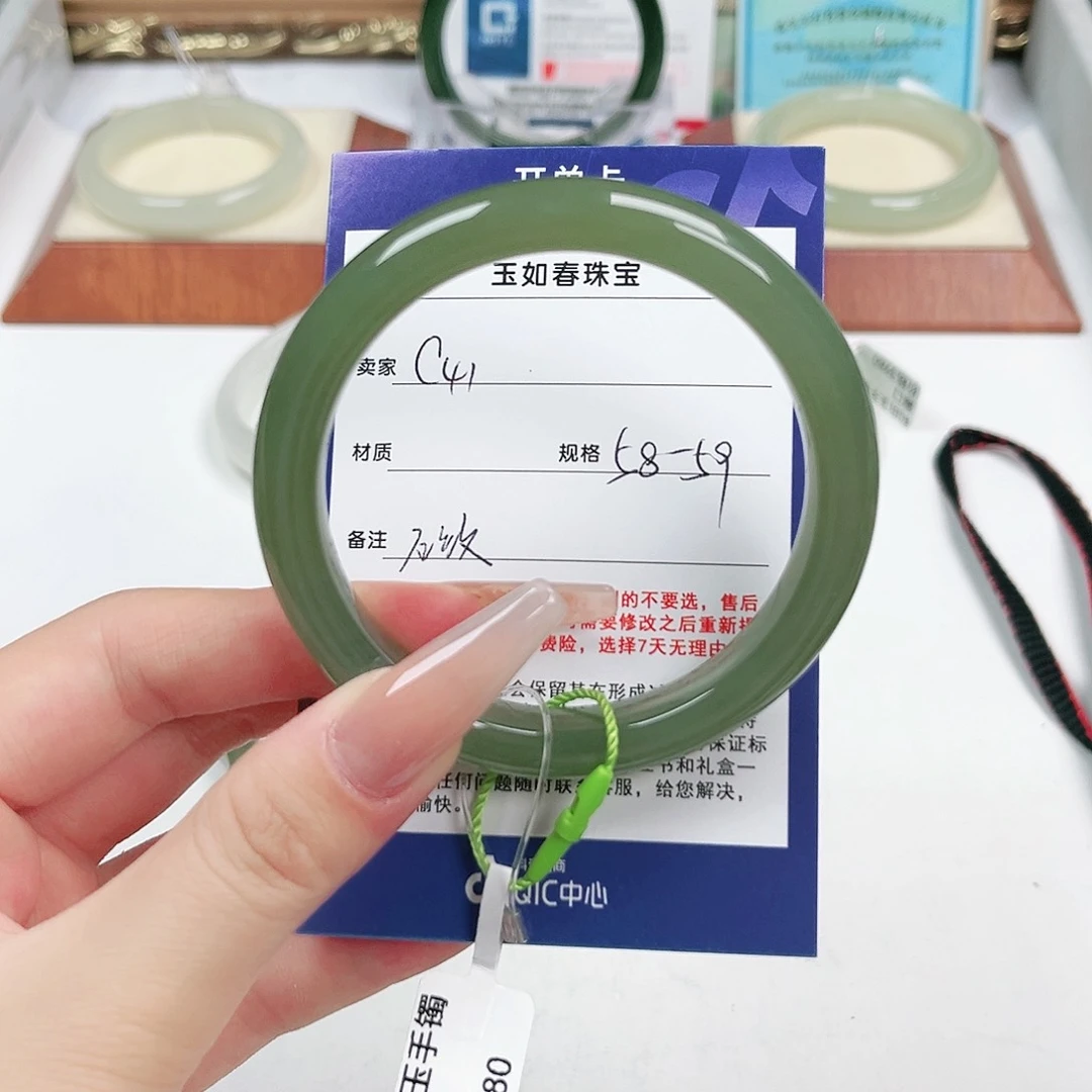 和田玉手镯未镶嵌