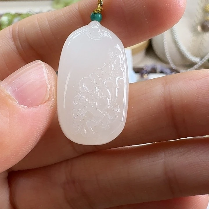 和田玉颈饰未镶嵌木**子