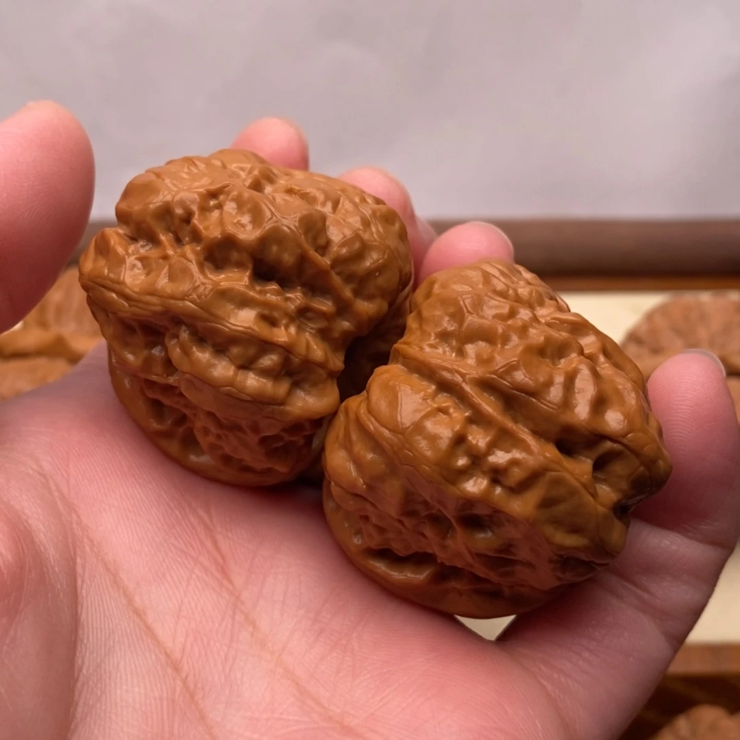 【闪购商品】把件文玩核桃四开背边38左右