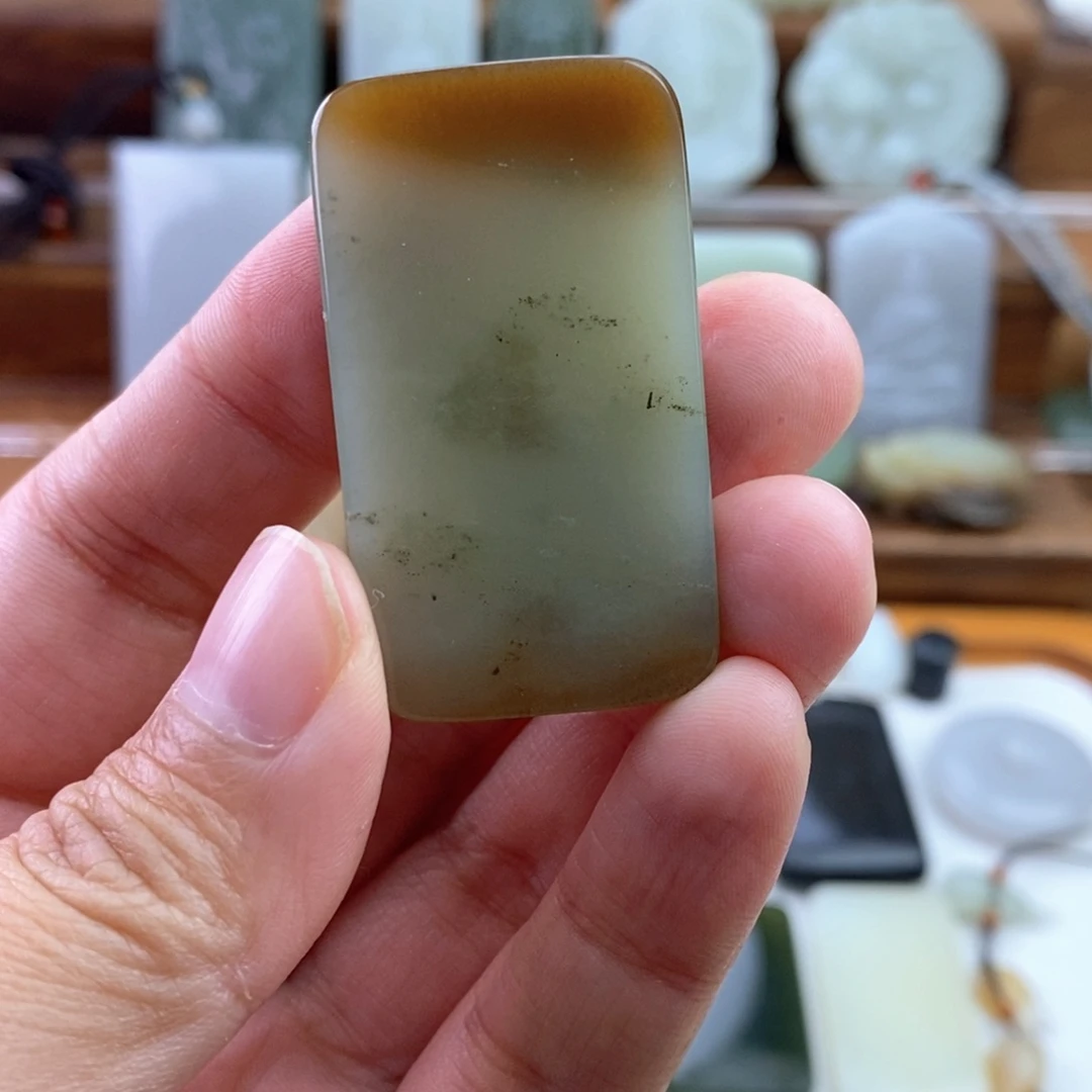 和田玉未镶嵌颈饰微包容有结构