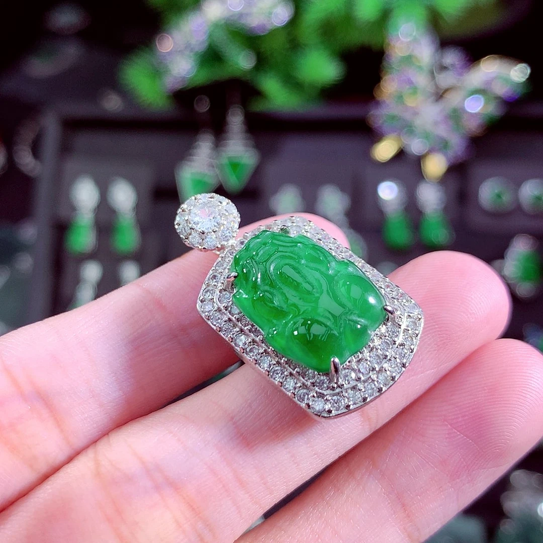 颈饰未镶嵌翡翠天然