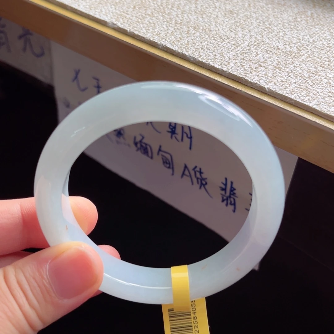 翡翠手镯未镶嵌手镯