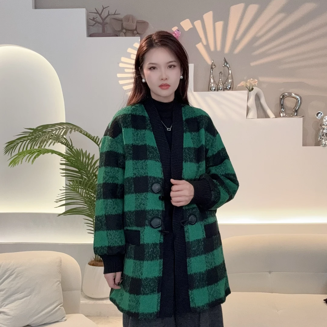 微微私服 秋冬格子牛角扣时尚羽绒服1023