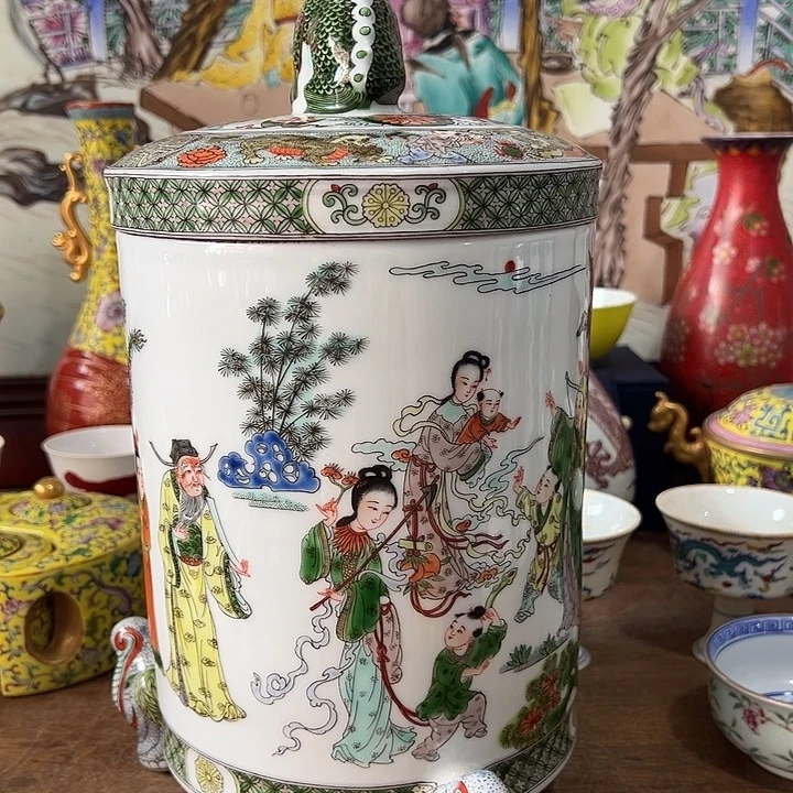 摆件粉彩人物瓷器精品