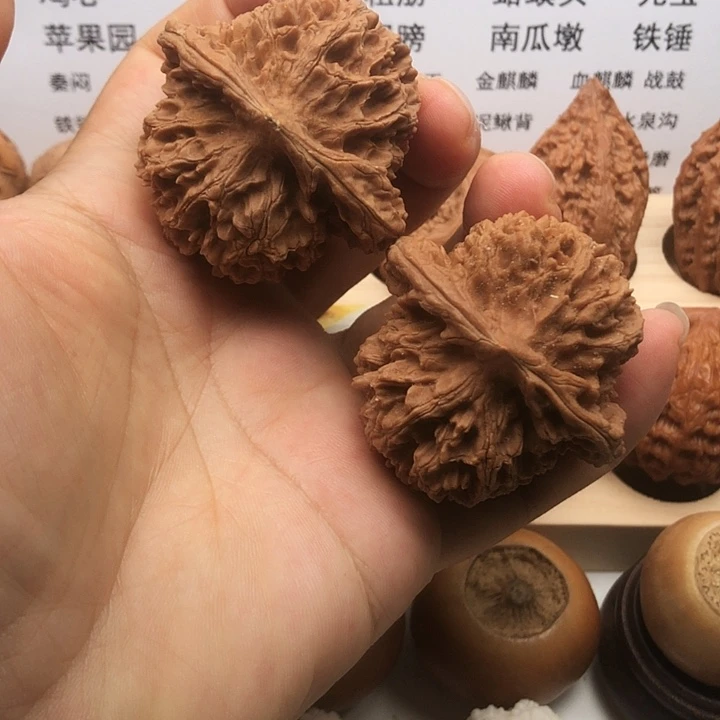 把件文玩核桃秦岭大花，边49，56克