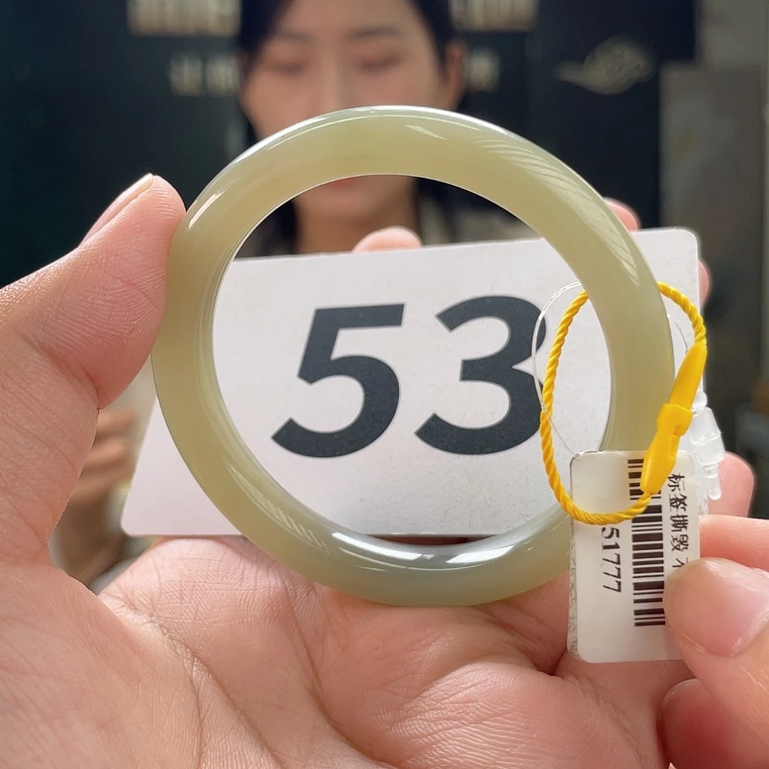 和田玉手镯未镶嵌微瑕