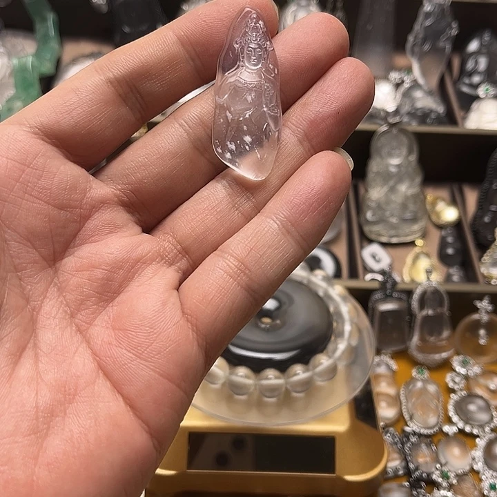 馒***儿石英质玉未镶嵌观音