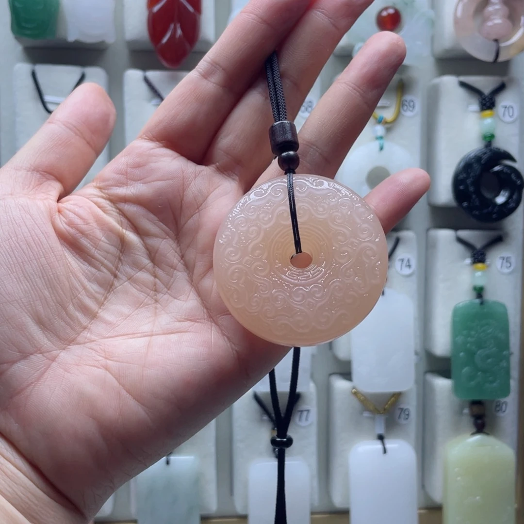 石英质玉（金丝玉）未镶嵌颈饰