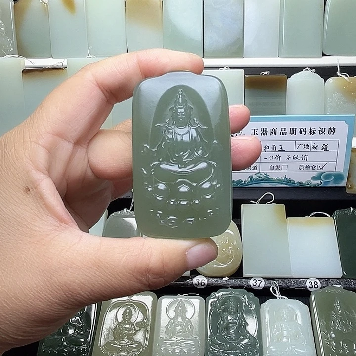 颈饰未镶嵌和田玉