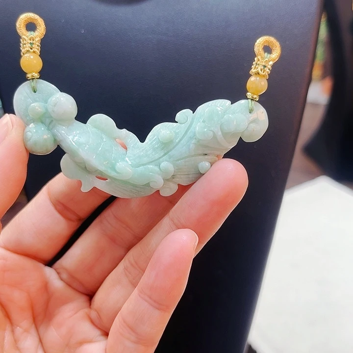 翡翠颈饰未镶嵌无***女吊坠