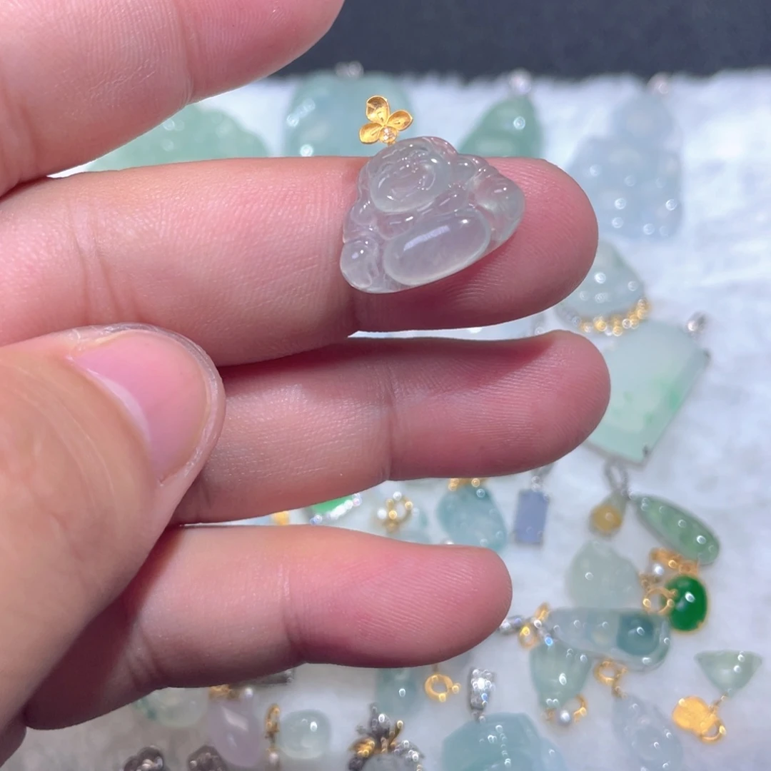 颈饰18K金镶嵌翡翠