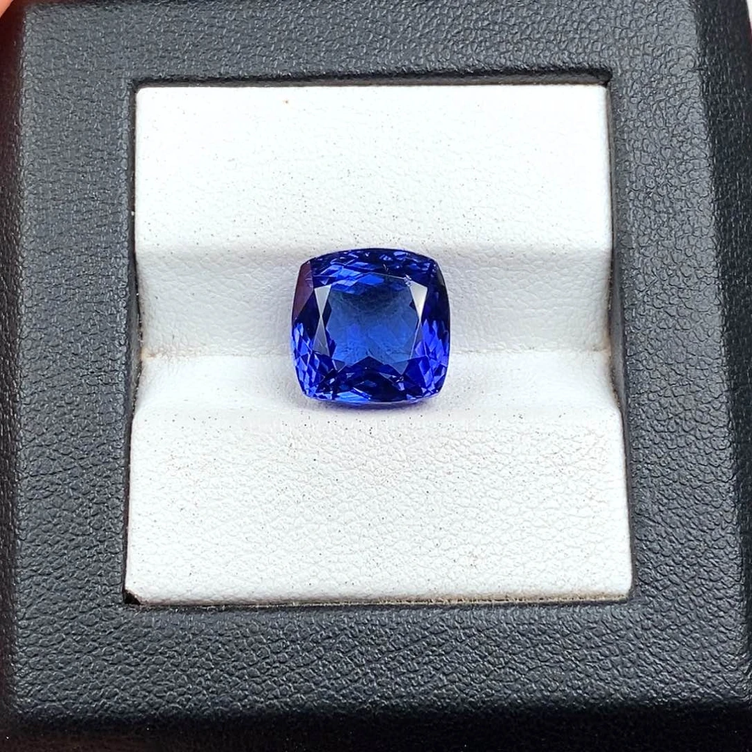 坦桑石裸石未镶嵌8.4ct
