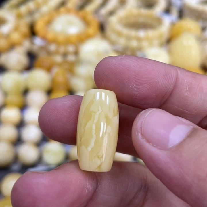蜜蜡未镶嵌裸石11*22mm瑕