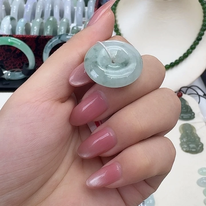 翡翠未镶嵌颈饰点菜看细节