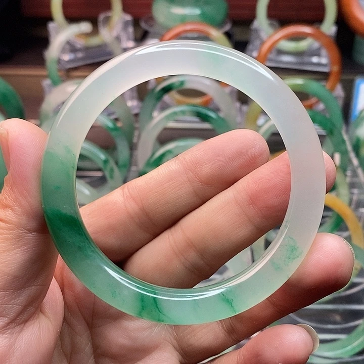 石英质玉手镯未镶嵌沫*?