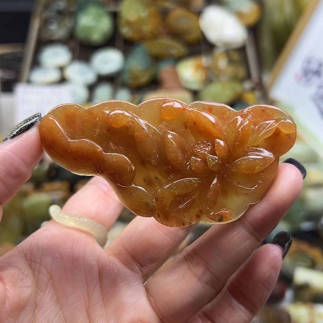 未镶嵌岫玉颈饰辽阳红莲花