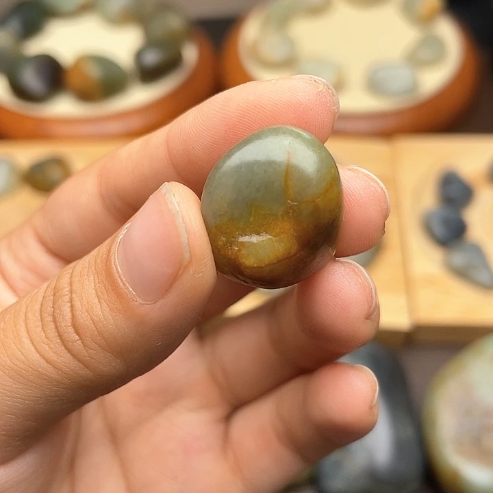 秀***哥颈饰未镶嵌和田玉9