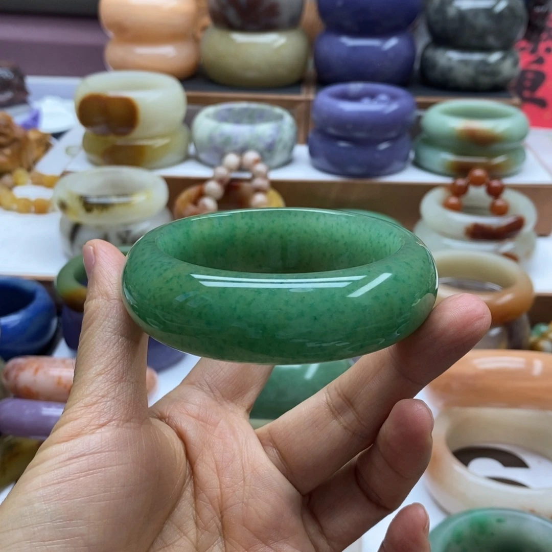 快***定未镶嵌手镯石英岩玉
