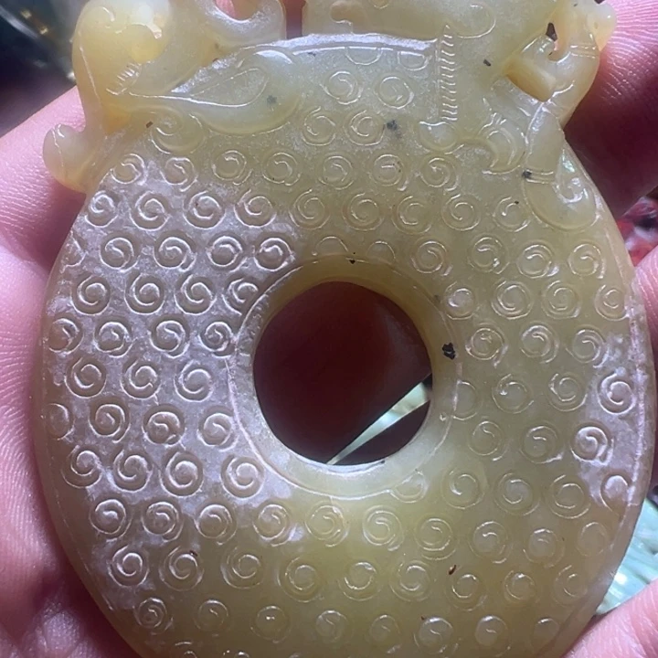 透闪石质玉未镶嵌颈饰