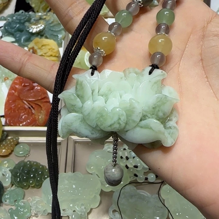 蛇纹石玉吊坠未镶嵌