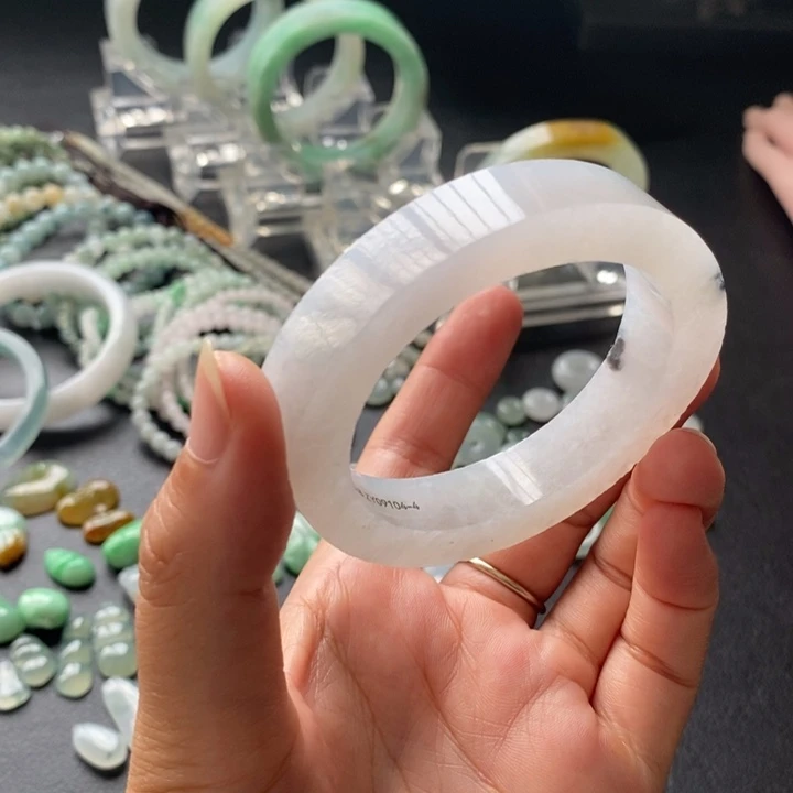 未镶嵌翡翠手镯定制翡翠