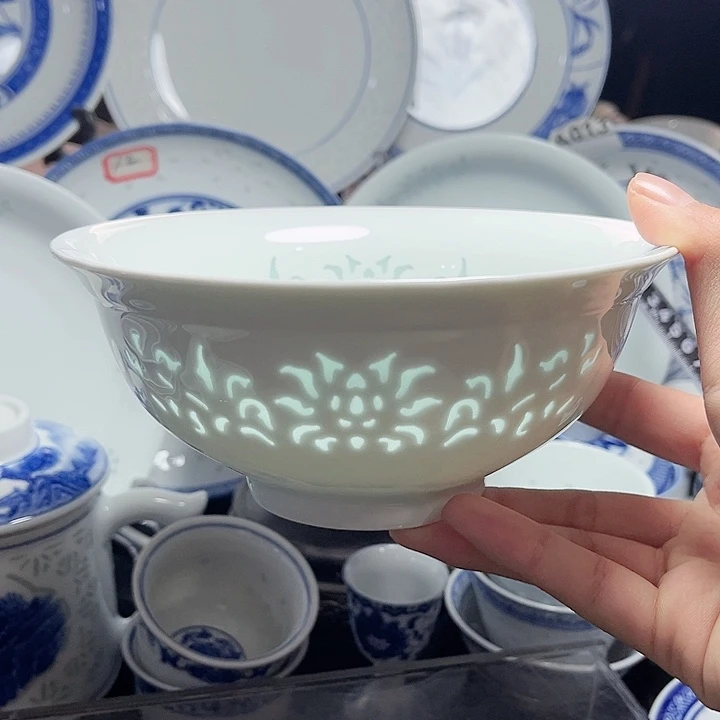 碗隐青雕塑缠枝莲六寸面碗