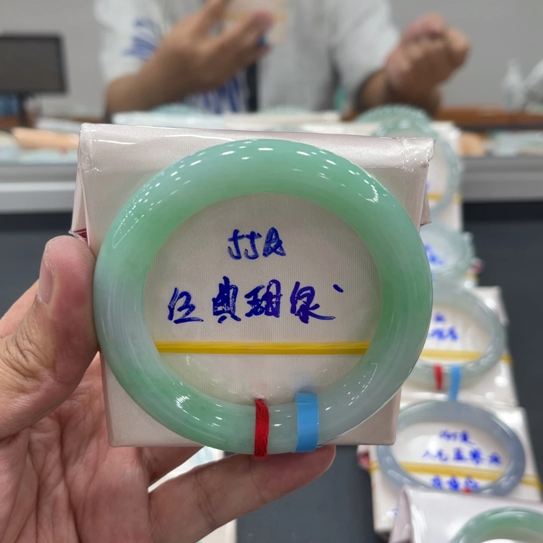 翡翠未镶嵌手镯缅甸翡翠