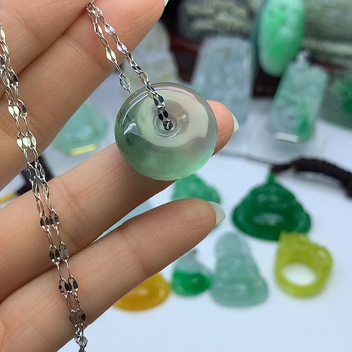 翡翠未镶嵌吊坠(赠链)