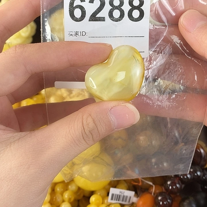 蜜蜡未镶嵌珠宝奇石