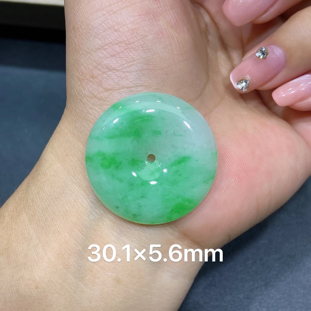缅甸天然A货翡翠 老坑冰润意境飘阳绿平安扣吊坠 玉质细腻 k179