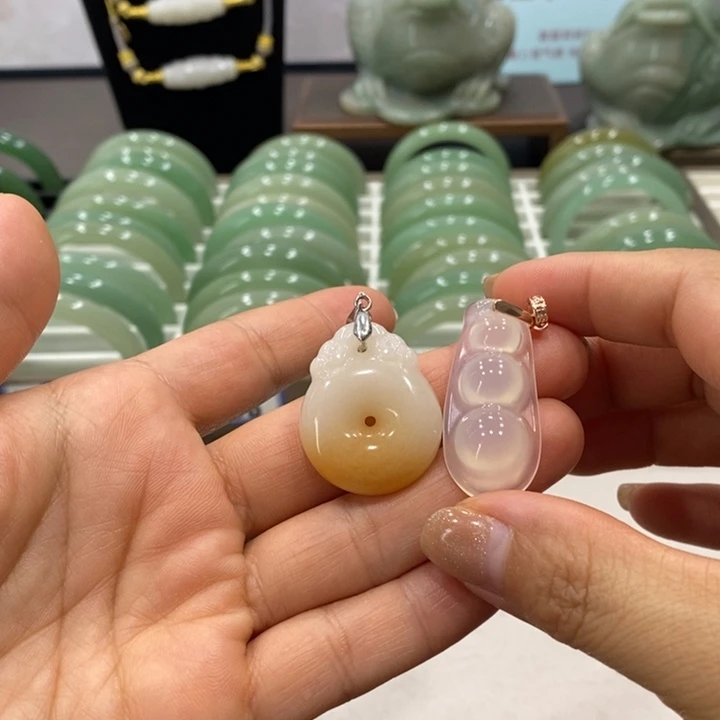 东陵石手镯未镶嵌