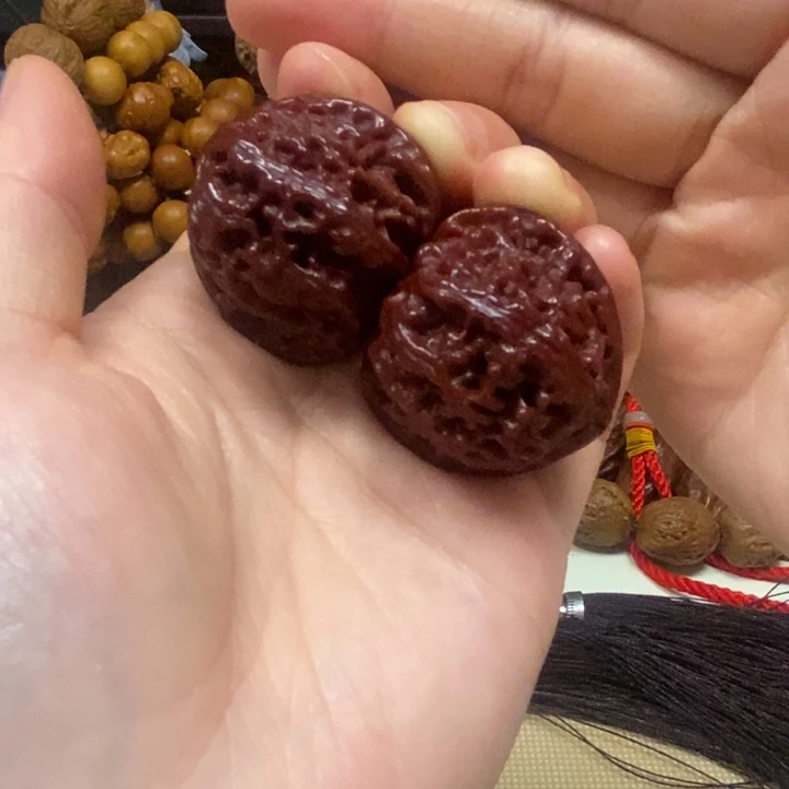 文玩核桃吊坠三角白