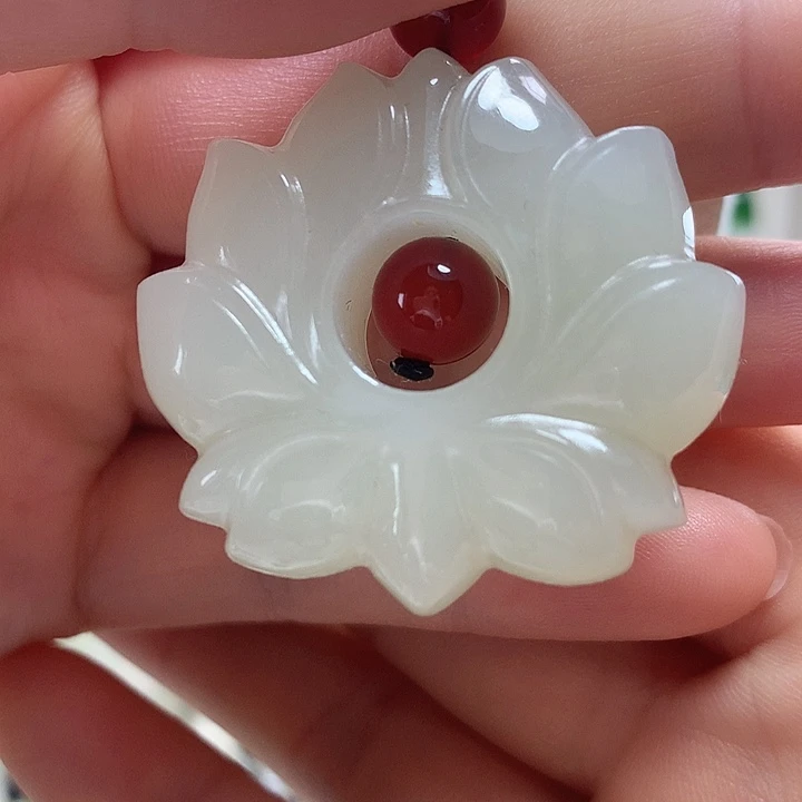 徐***玲颈饰未镶嵌和田玉