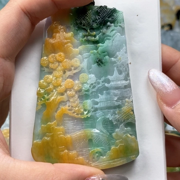 灭***队翡翠未镶嵌颈饰翡翠