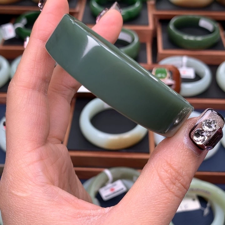 和田玉（碧玉）手镯5667圈口未镶嵌